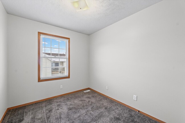 Building Photo - Modern Comfort & Space