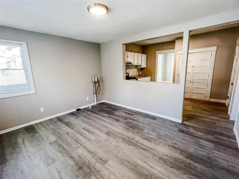 Building Photo - 336 N Riley Ave