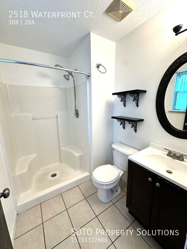 Building Photo - Lovely  3 bedroom, 2 bathroom home located...