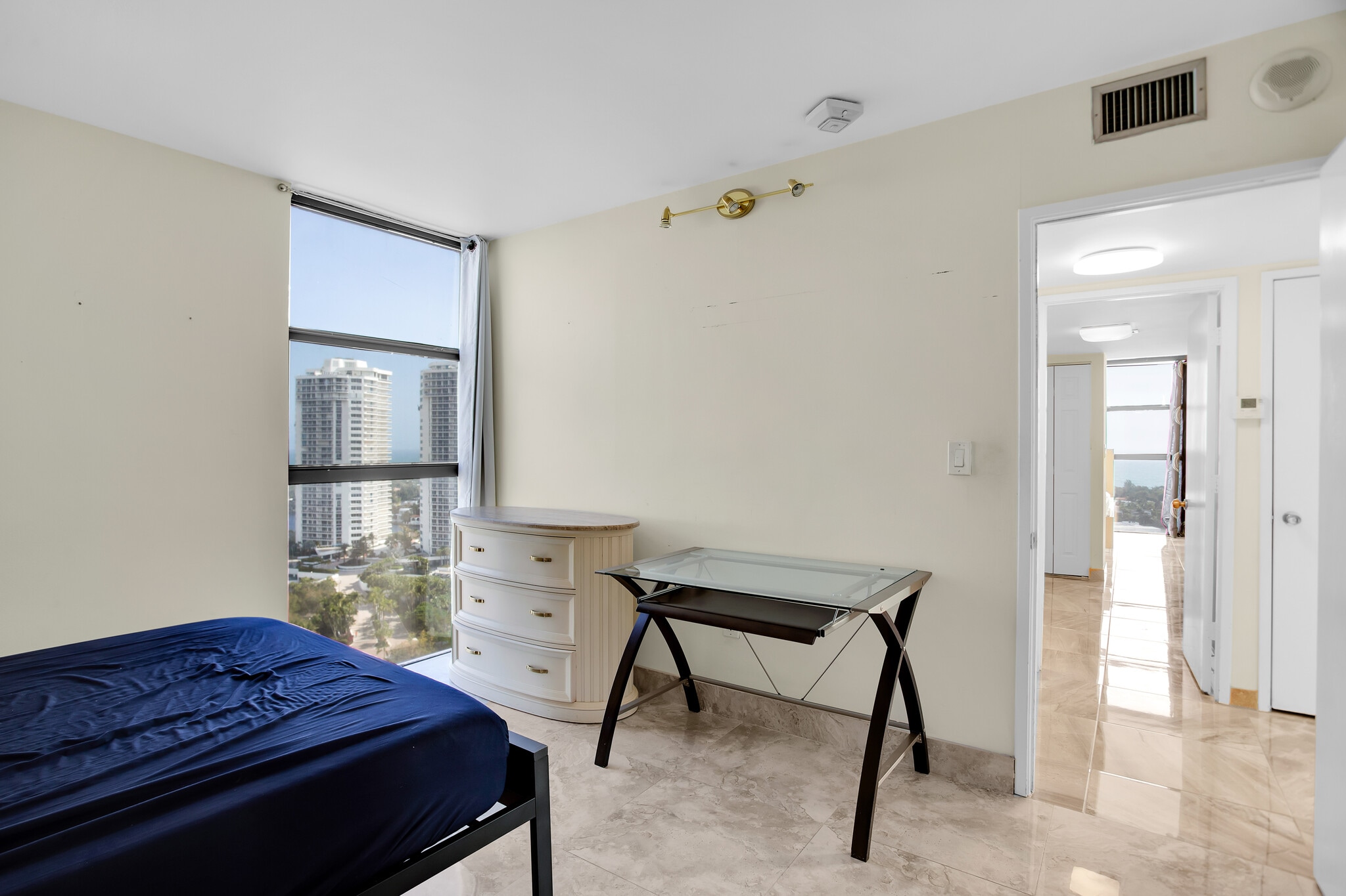 Guest Bedroom - 3701 N Country Club Dr
