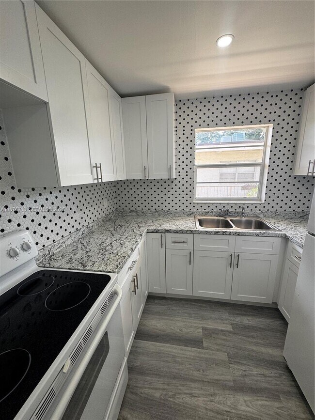 Building Photo - 2515 Polk St