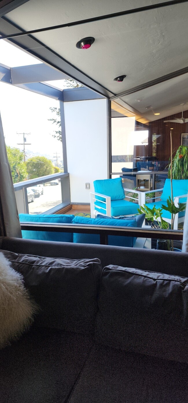 Building Photo - 100 Wimbledon Way