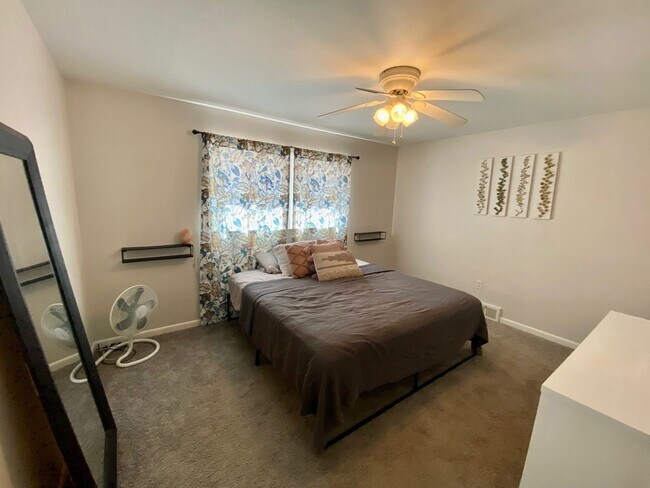 Building Photo - South AVL - 3/2 with Finished Basement!