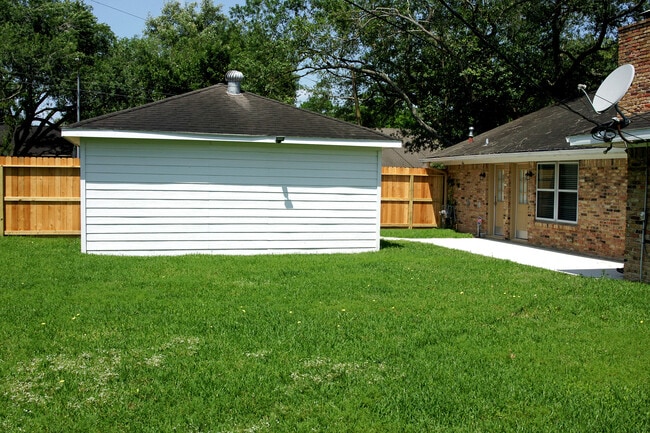 Building Photo - 6031 Cerritos Dr