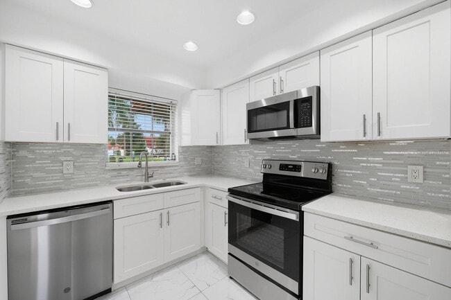 Building Photo - 1443 SW 27th Ave