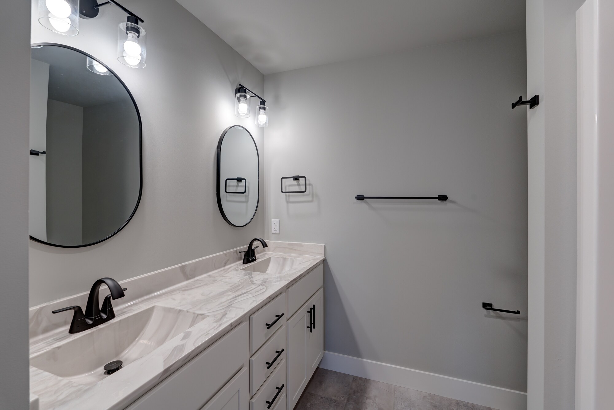 Building Photo - 113 Prairie Heights Dr