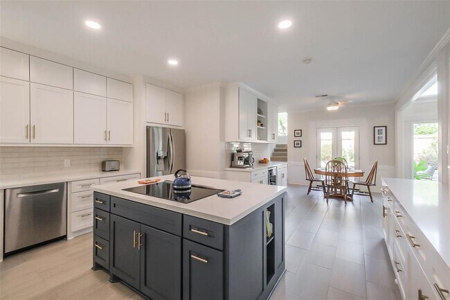 Building Photo - 1319 Hannington Dr