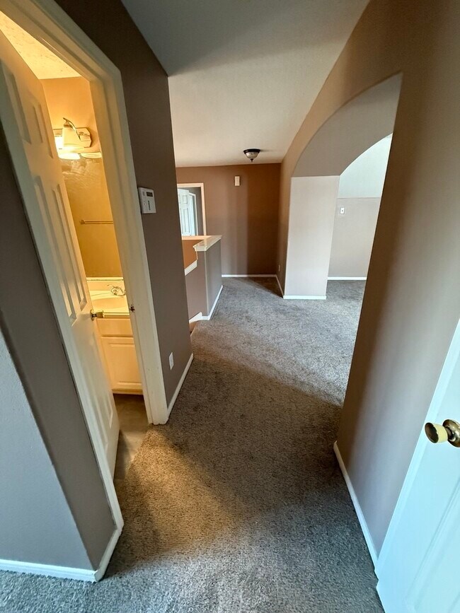 Building Photo - 2211 Cambridge Dale Ct