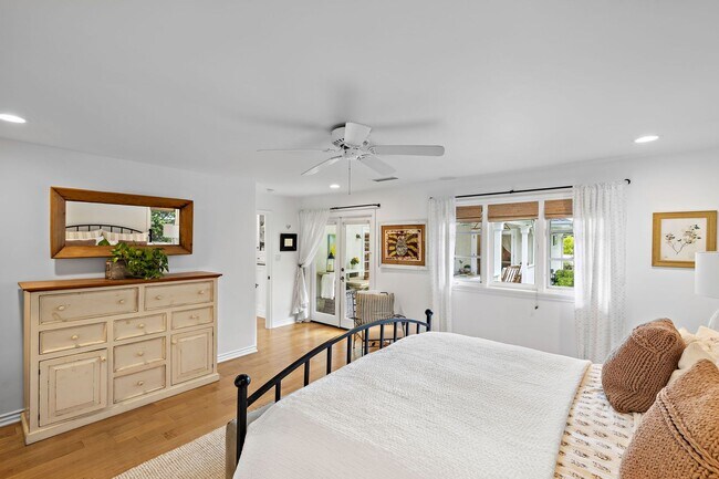 Building Photo - 806 S Ola Vista