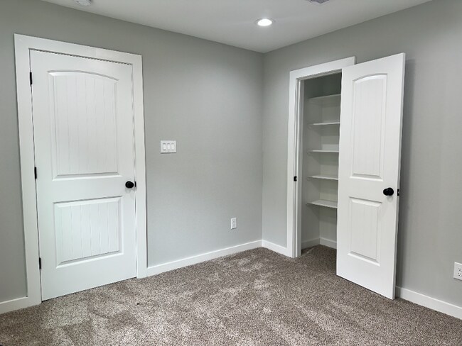 Building Photo - 8404 Tate St