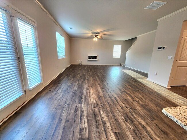 Building Photo - 359 King Vlg