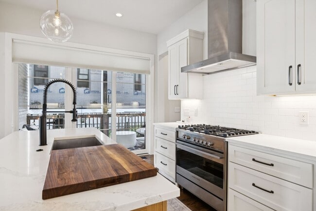 Building Photo - Experience elevated living in this beautifully crafted brick residence located in the heart of Ed...