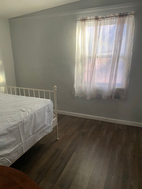 Building Photo - 10529 Keuka Dr