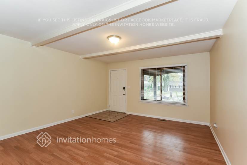 Building Photo - 141 Queenswood Rd