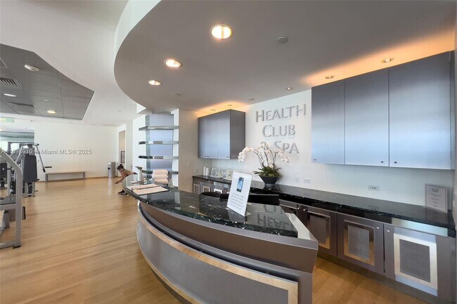 Building Photo - 1331 Brickell Bay Dr