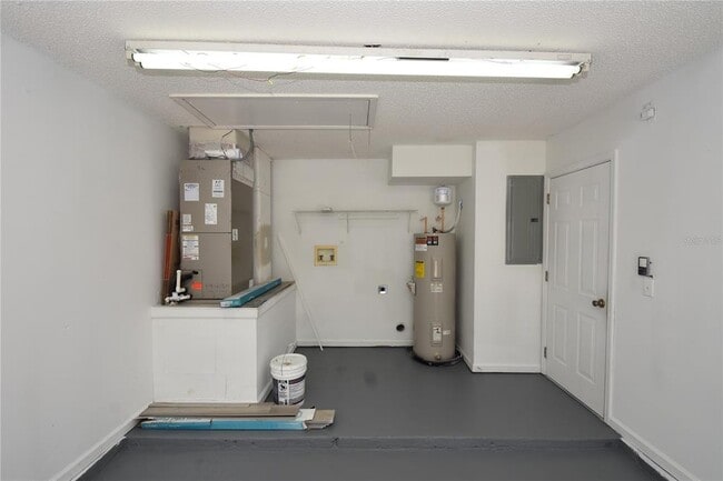 Building Photo - 35 Regent Ln
