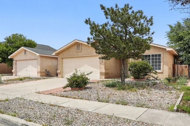 Building Photo - For Rent | 3 Bed / 2 Bath | 2 Car Garage |...