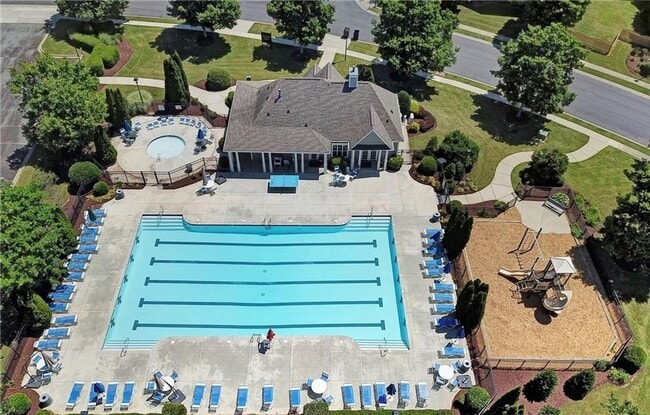 Building Photo - Beautiful 4 Bedroom, 2.5 Bath in Ballantyne Area