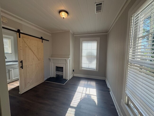 Building Photo - 1020 Adams St