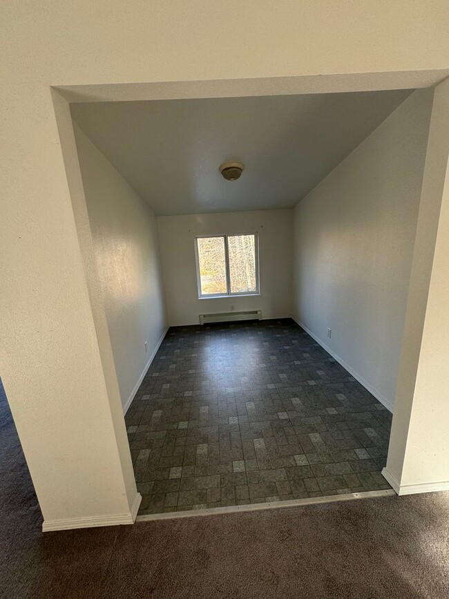 Building Photo - 5800 E Beaver Ave