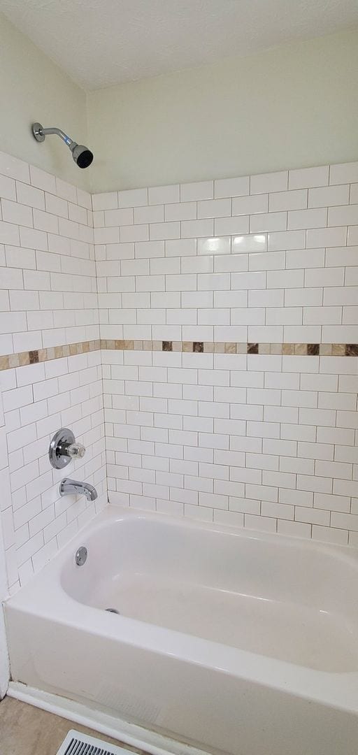 Building Photo - Updated 2 bedroom Townhouse - Garfield Par...