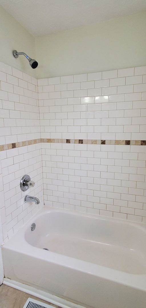 Building Photo - Updated 2 bedroom Townhouse - Garfield Park-South Neighborhood
