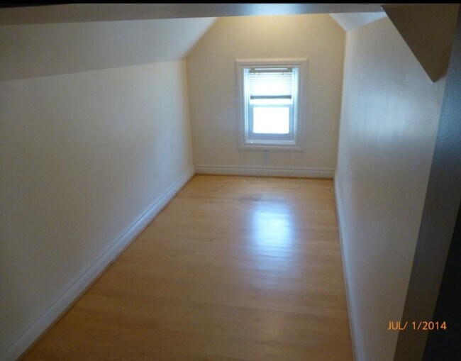 Building Photo - 1409 Gardenia Ave