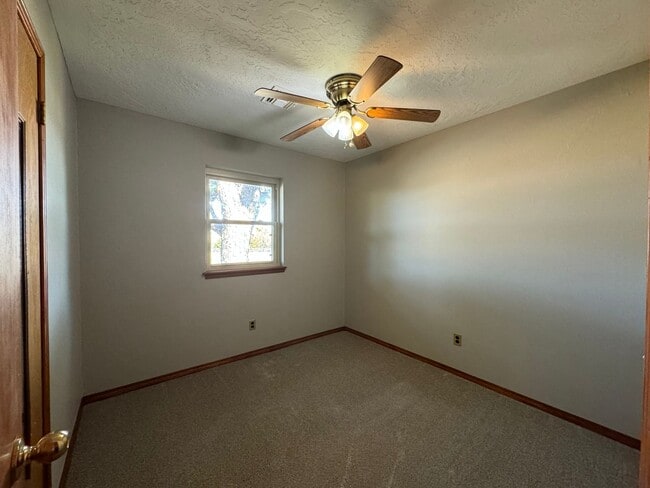 Building Photo - Single Family home