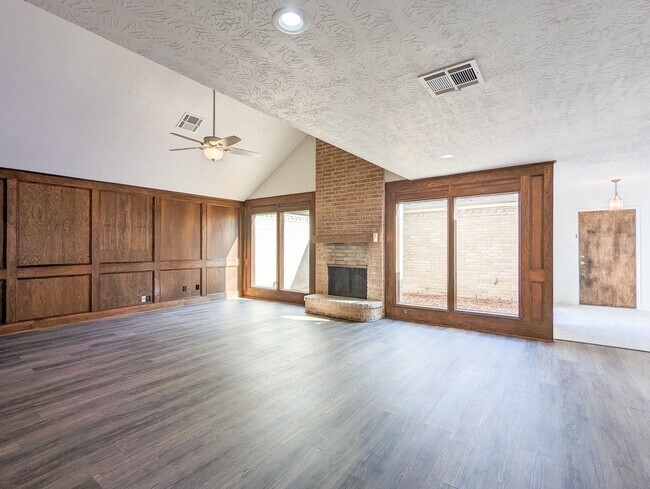 Building Photo - 2706 Oakmont Ln