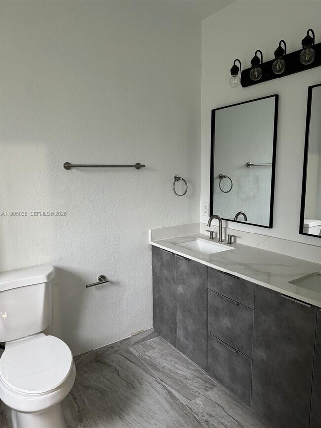 Building Photo - 319 SE 20th Terrace