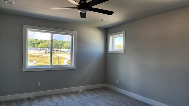 Building Photo - 4858 Suelo Rd