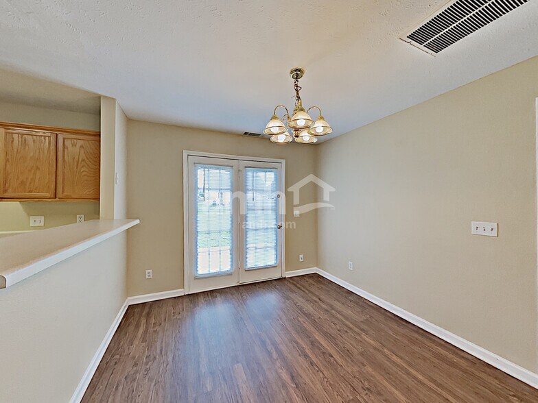 Building Photo - 1124 Benton Mason Dr