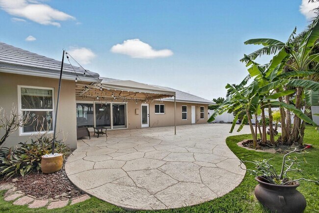 Building Photo - 1206 Dolphin Rd