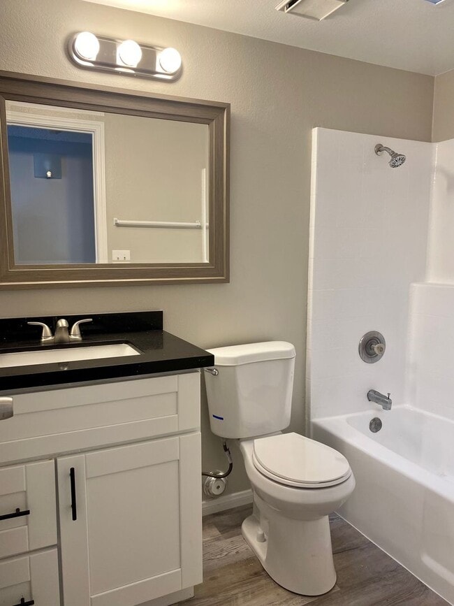 Building Photo - 3 bedroom 2 bath House in San Jacinto - Available now!