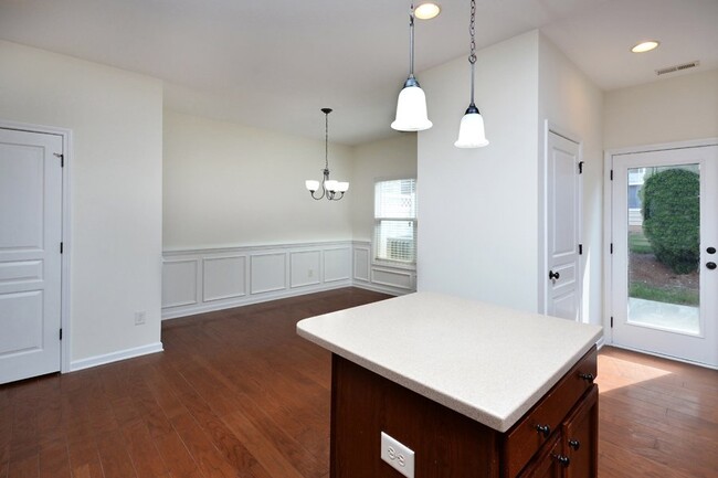 Building Photo - Townhome in Quiet Neighborhood