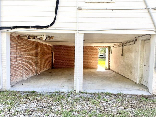 Building Photo - 914 Park Blvd