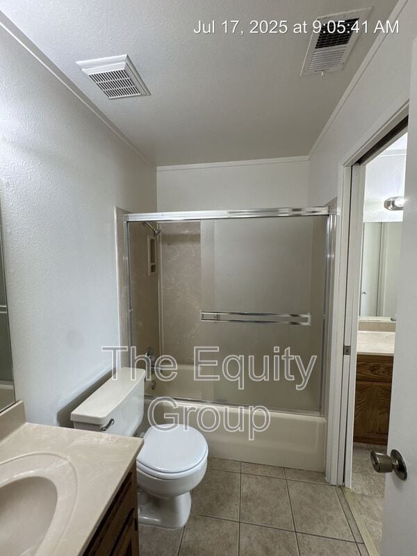 Building Photo - 722 S Linwood St