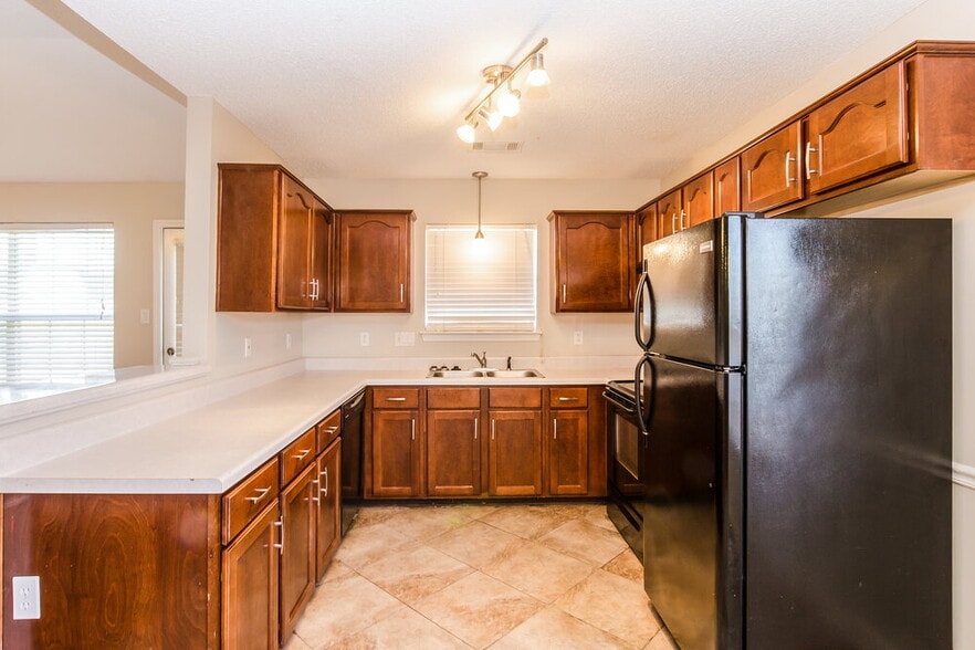 Building Photo - 7744 Shadow Glen Ln