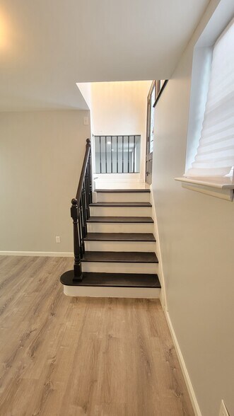 Building Photo - 15 Windsor Rd