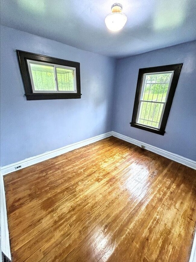 Building Photo - Charming 2-Bedroom Home with Fenced Yard i...