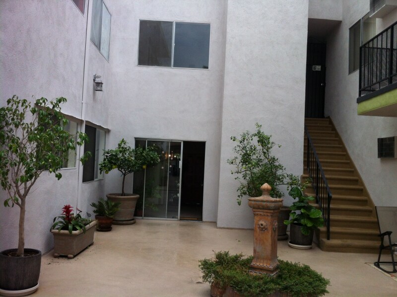 Building Photo - 2055 Rodney Dr