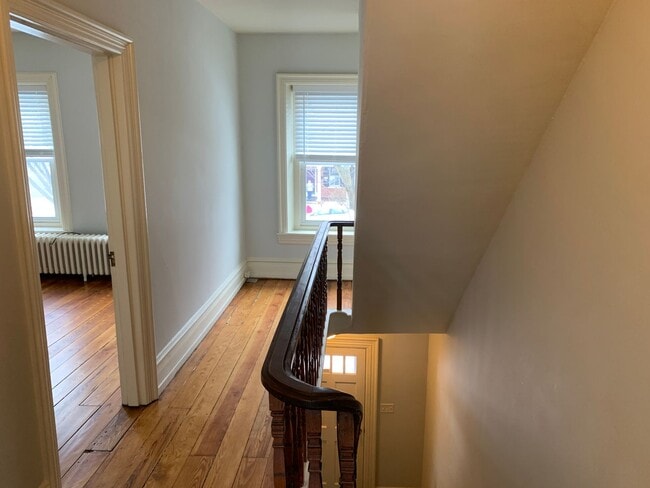 Building Photo - 3 Bedroom 1.5 Bathroom Emmaus Single in th...