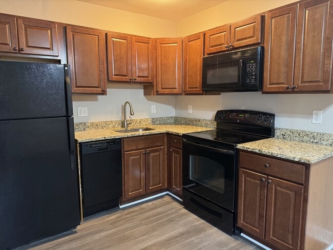 Primary Photo - Glen Park Apartments