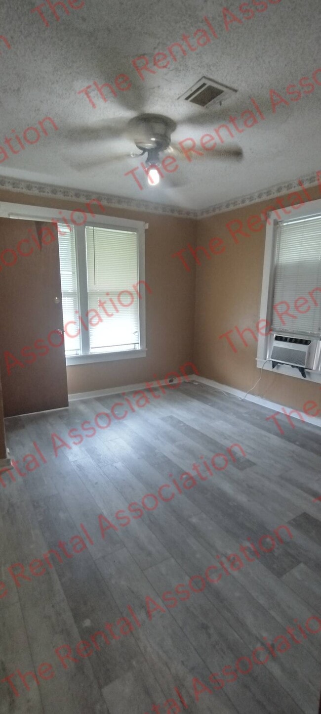 Building Photo - 204 Magnolia St