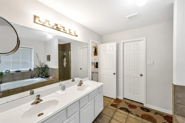 Building Photo - 4818 Plum Forest Rd
