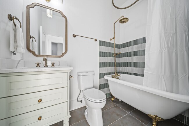 Building Photo - 546 N Santa Fe Ave