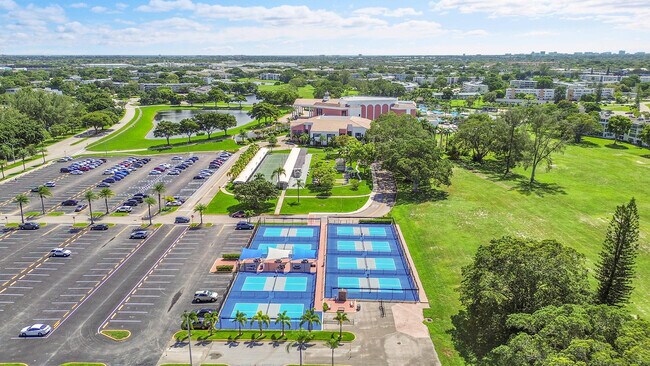 Building Photo - 154 Upminster G