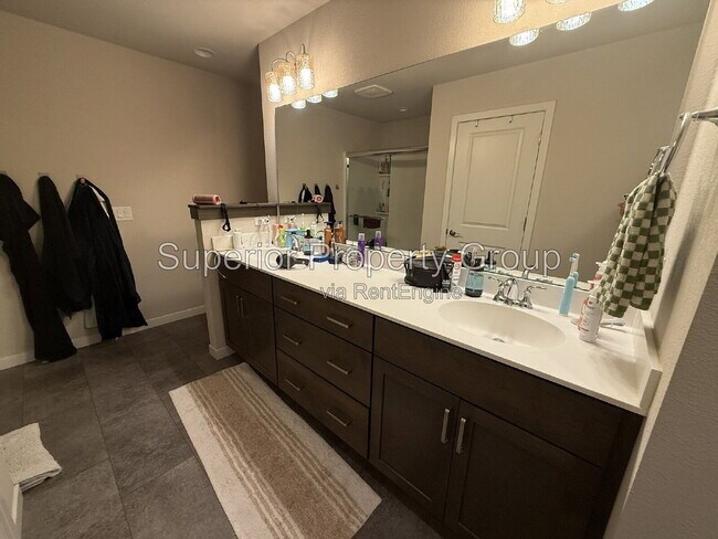 Building Photo - 2865 Endive Dr