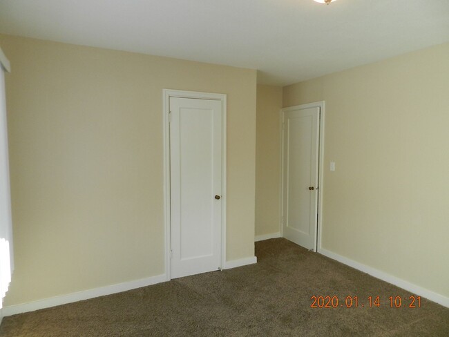 Building Photo - 2 Bedroom / 1 Bathroom Home in Madras Oregon