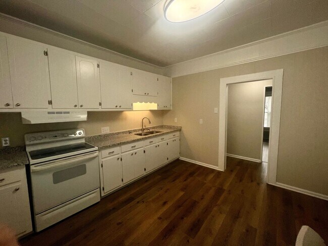 Building Photo - Freshly updated two bedroom, 1 bath house ...